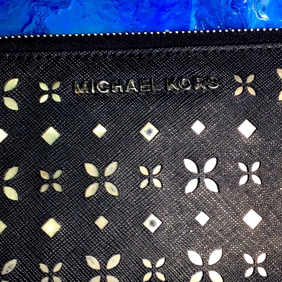 MICHAEL KORS NEW Wristlet Jet Set  Perforated Exterior - Picture 6 of 8
